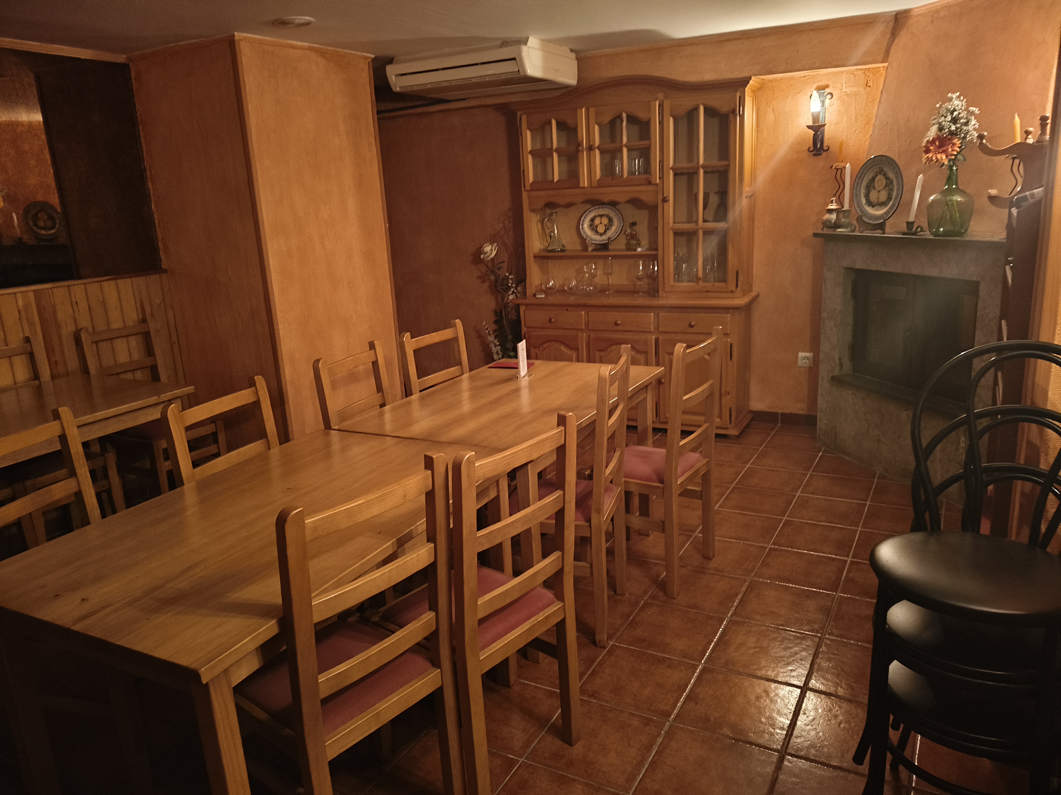 El Hogaril - Chimenea y Bodega